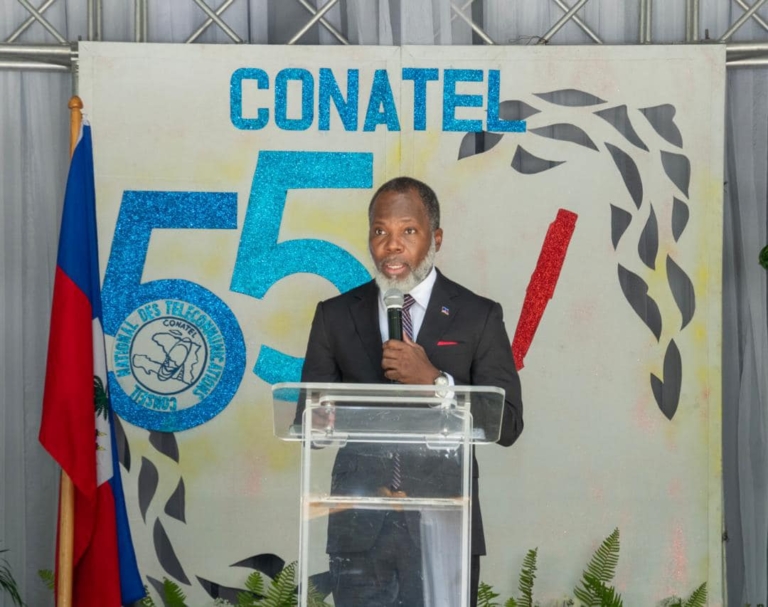 Cet événement marquant a été l'occasion pour le Conseiller-Président Frinel Joseph de souligner le rôle crucial des technologies de l'information et de la communication (TIC) dans le développement du pays.