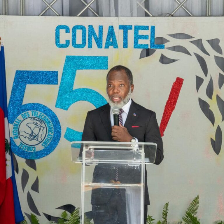 Cet événement marquant a été l'occasion pour le Conseiller-Président Frinel Joseph de souligner le rôle crucial des technologies de l'information et de la communication (TIC) dans le développement du pays.