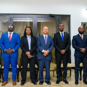 Remise d’ampliation aux membres de la commission de restructuration de la RTNH