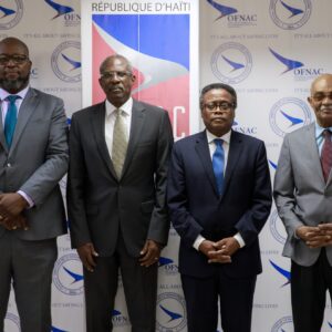 Visite du Conseiller-Président Fritz Alphonse Jean à la tour de contrôle de l’aéroport international Toussaint Louverture