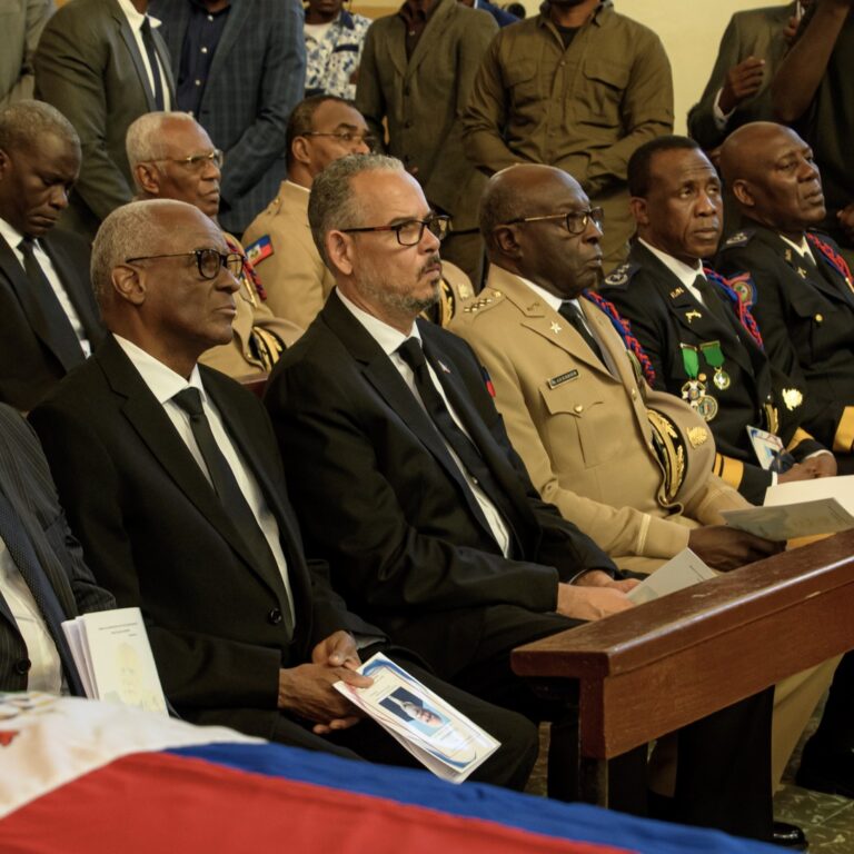 Les autorités haïtiennes rendent un dernier hommage à Frankétienne