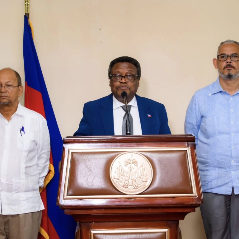 S.E.M Fritz Alphonse Jean de retour de Jamaïque